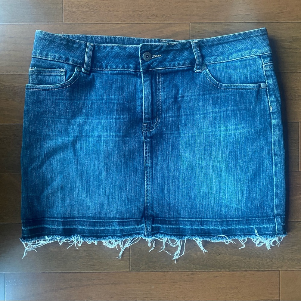 NOIR Life is Beautiful Raw Hem Denim Mini Skirt Embroidered Rose Size 12